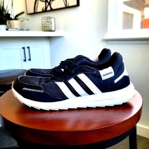 Size 6.5 - adidas Retrorun Core Black